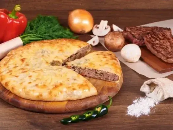 Осетинский пирог «Осетинский пирог с мясом, грибами и перцем» — заказать с доставкой в Москве, пекарня «Цыт»